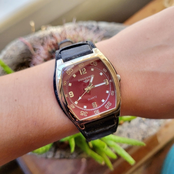 Classic Dockers Quartz Red & Black Leather Chunky Analog Watch - Picture 4 of 14